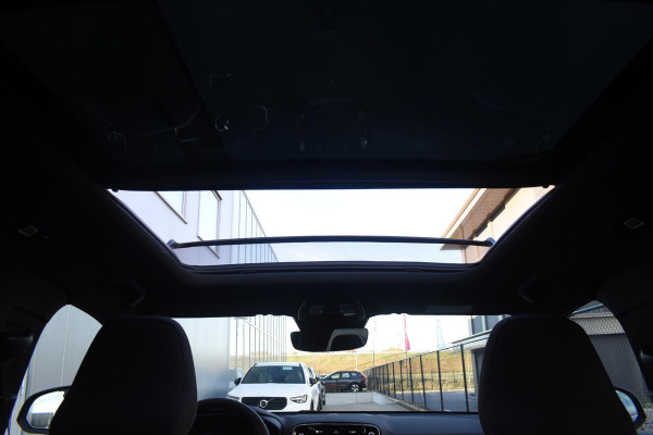 Volvo EX40 252PK Single Motor Extended Range 82 kWh Plus / Lounge Pakket / Panoramadak / 360 Camera / Extra getint glas / 20'' Velgen / MicrTech/Nubuck bekleding