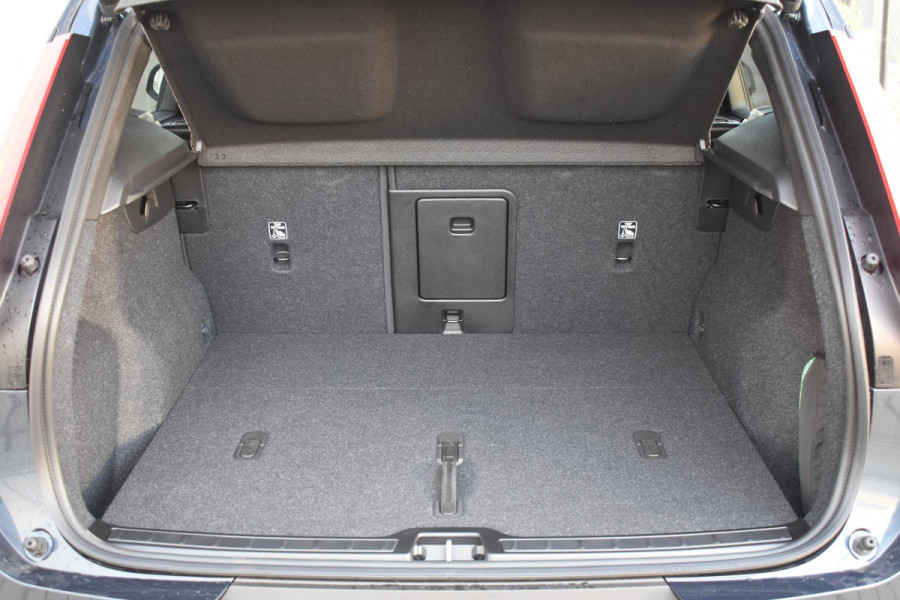 Volvo EX40 252PK Single Motor Extended Range 82 kWh Plus / Lounge Pakket / Panoramadak / 360 Camera / Extra getint glas / 20'' Velgen / MicrTech/Nubuck bekleding