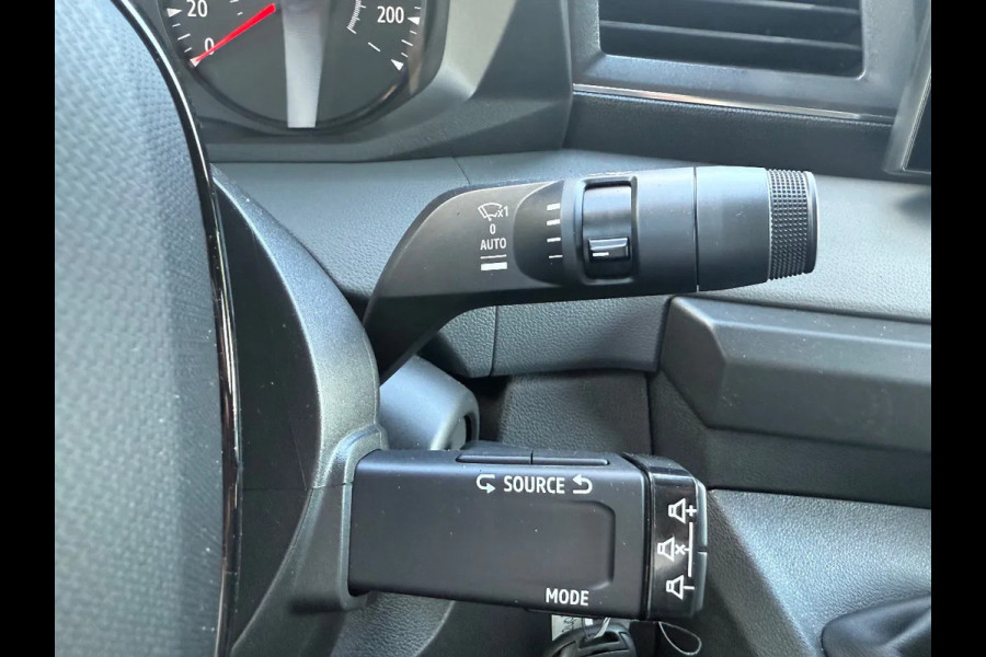 Renault Master RED EDITION 170pk L3H2 BPM VRIJ/ BETIMMERD/ SIDEBARS/ TREKHAAK/ CAMERA/ ALL WEATHER BANDEN/ RIJKLAAR!!!