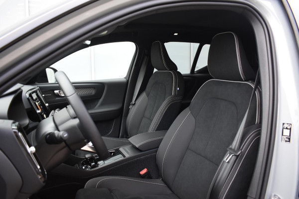 Volvo EX40 252PK Single Motor Extended Range 82 kWh Plus / Lounge pakket / Extra getint glas / Panoramadak / 360 camera / 20''velgen / zwart dak