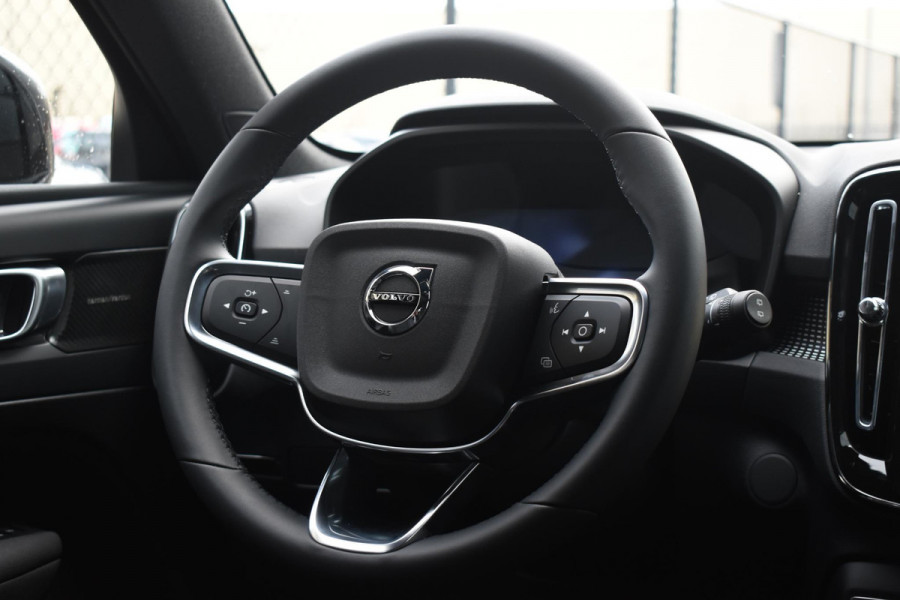 Volvo EX40 252PK Single Motor Extended Range 82 kWh Plus / Lounge pakket / Extra getint glas / Panoramadak / 360 camera / 20''velgen / zwart dak