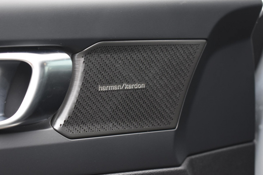 Volvo EX40 252PK Single Motor Extended Range 82 kWh Plus / Lounge pakket / Extra getint glas / Panoramadak / 360 camera / 20''velgen / zwart dak