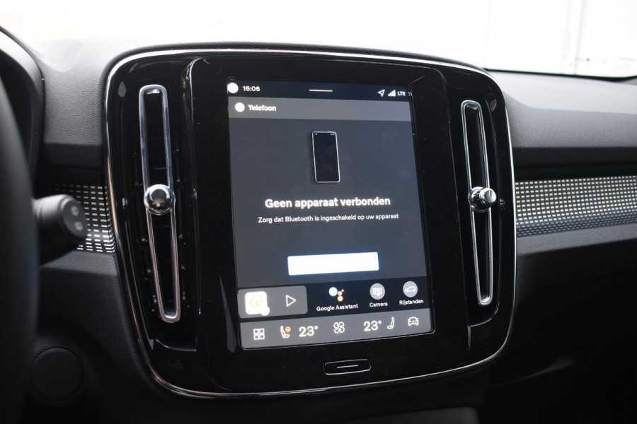 Volvo EX40 252PK Single Motor Extended Range 82 kWh Plus / Lounge pakket / Extra getint glas / Panoramadak / 360 camera / 20''velgen / zwart dak