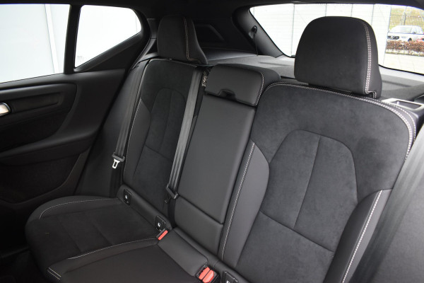 Volvo EX40 252PK Single Motor Extended Range 82 kWh Plus / Lounge pakket / Extra getint glas / Panoramadak / 360 camera / 20''velgen / zwart dak