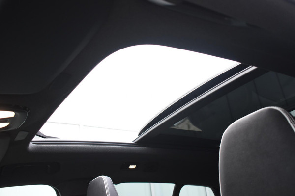 Volvo EX40 252PK Single Motor Extended Range 82 kWh Plus / Lounge pakket / Extra getint glas / Panoramadak / 360 camera / 20''velgen / zwart dak