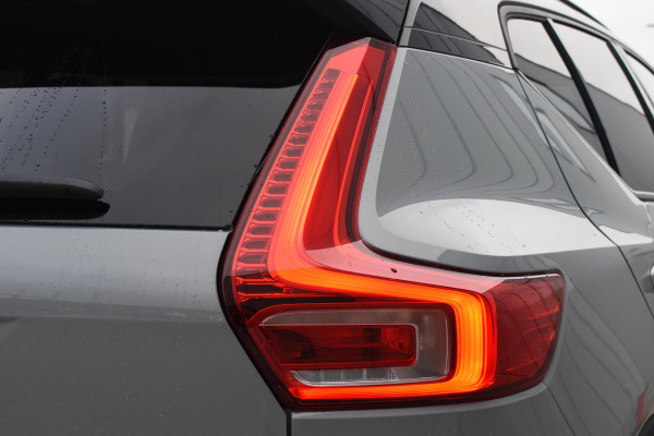 Volvo EX40 252PK Single Motor Extended Range 82 kWh Plus / Lounge pakket / Extra getint glas / Panoramadak / 360 camera / 20''velgen / zwart dak