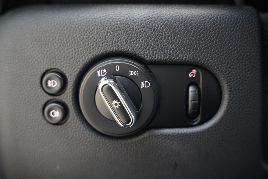 MINI Mini Electric Yours 33 kWh | Panoramadak | Harman Kardon | Head-Up Display | Union Jack | Black Pack | BTW | Stoelverwarming | Keyless | Apple Carplay | Navigatie | Camera | Parkeersensoren | Warmtepomp | Leer | Cruise