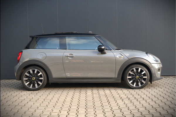 MINI Mini Electric Yours 33 kWh | Panoramadak | Harman Kardon | Head-Up Display | Union Jack | Black Pack | BTW | Stoelverwarming | Keyless | Apple Carplay | Navigatie | Camera | Parkeersensoren | Warmtepomp | Leer | Cruise
