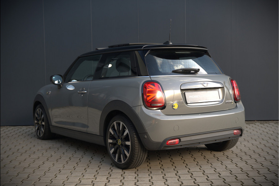MINI Mini Electric Yours 33 kWh | Panoramadak | Harman Kardon | Head-Up Display | Union Jack | Black Pack | BTW | Stoelverwarming | Keyless | Apple Carplay | Navigatie | Camera | Parkeersensoren | Warmtepomp | Leer | Cruise
