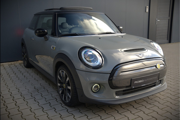 MINI Mini Electric Yours 33 kWh | Panoramadak | Harman Kardon | Head-Up Display | Union Jack | Black Pack | BTW | Stoelverwarming | Keyless | Apple Carplay | Navigatie | Camera | Parkeersensoren | Warmtepomp | Leer | Cruise