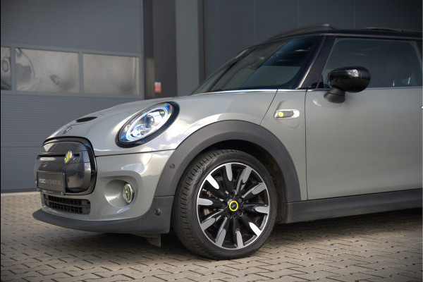 MINI Mini Electric Yours 33 kWh | Panoramadak | Harman Kardon | Head-Up Display | Union Jack | Black Pack | BTW | Stoelverwarming | Keyless | Apple Carplay | Navigatie | Camera | Parkeersensoren | Warmtepomp | Leer | Cruise