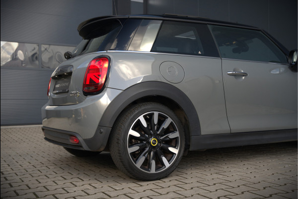 MINI Mini Electric Yours 33 kWh | Panoramadak | Harman Kardon | Head-Up Display | Union Jack | Black Pack | BTW | Stoelverwarming | Keyless | Apple Carplay | Navigatie | Camera | Parkeersensoren | Warmtepomp | Leer | Cruise