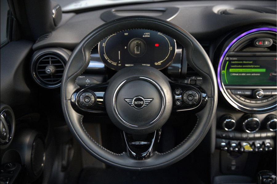 MINI Mini Electric Yours 33 kWh | Panoramadak | Harman Kardon | Head-Up Display | Union Jack | Black Pack | BTW | Stoelverwarming | Keyless | Apple Carplay | Navigatie | Camera | Parkeersensoren | Warmtepomp | Leer | Cruise
