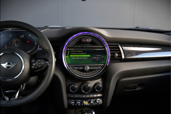 MINI Mini Electric Yours 33 kWh | Panoramadak | Harman Kardon | Head-Up Display | Union Jack | Black Pack | BTW | Stoelverwarming | Keyless | Apple Carplay | Navigatie | Camera | Parkeersensoren | Warmtepomp | Leer | Cruise