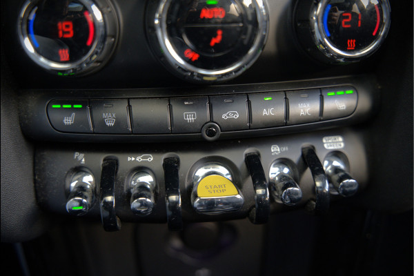 MINI Mini Electric Yours 33 kWh | Panoramadak | Harman Kardon | Head-Up Display | Union Jack | Black Pack | BTW | Stoelverwarming | Keyless | Apple Carplay | Navigatie | Camera | Parkeersensoren | Warmtepomp | Leer | Cruise