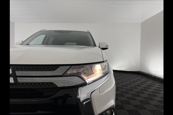 Mitsubishi Outlander 2.4 PHEV Pure (Plug-In) (INCL-BTW)  Aut *FULL-LED | KEYLESS | CAMERA | HEATED-COMFORTSEATS | ECC | SHIFTPADDLES | PDC | CRUISE | CARPLAY | PRIVACY-GLASS | DAB | TOWBAR | 16''ALU*