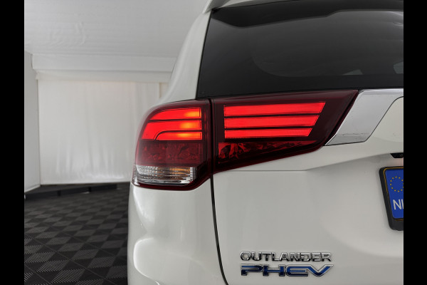 Mitsubishi Outlander 2.4 PHEV Pure (Plug-In) (INCL-BTW)  Aut *FULL-LED | KEYLESS | CAMERA | HEATED-COMFORTSEATS | ECC | SHIFTPADDLES | PDC | CRUISE | CARPLAY | PRIVACY-GLASS | DAB | TOWBAR | 16''ALU*