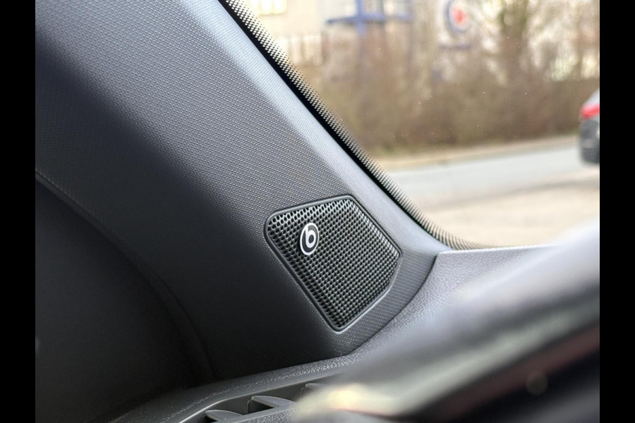 Volkswagen T-Roc 1.5 TSI Sport Business R-Line | VOL! | Afneembare Trekhaak | Panoramadak | Beats Audio | Stoelverwarming | Adaptive Cruise |