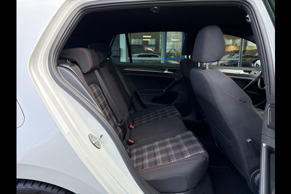Volkswagen Golf 2.0 TSI GTI Performance 245pk | Virtual Cockpit | Stoelverwarming | Achteruitrijcamera | Adaptive Cruise |