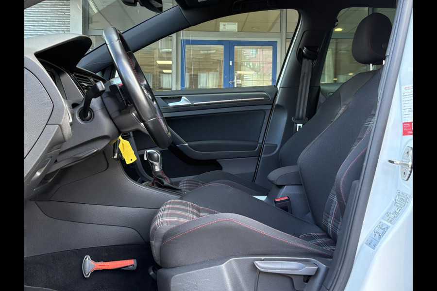 Volkswagen Golf 2.0 TSI GTI Performance 245pk | Virtual Cockpit | Stoelverwarming | Achteruitrijcamera | Adaptive Cruise |