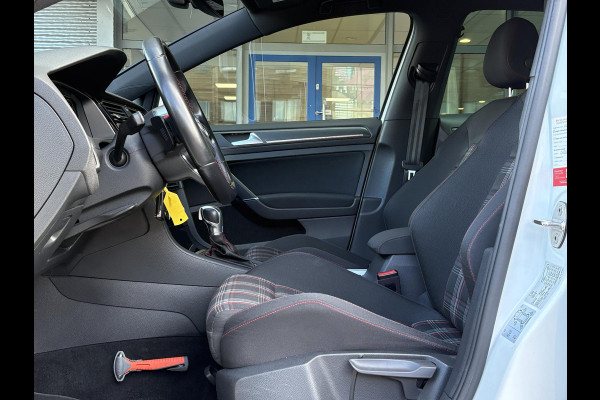 Volkswagen Golf 2.0 TSI GTI Performance 245pk | Virtual Cockpit | Stoelverwarming | Achteruitrijcamera | Adaptive Cruise |