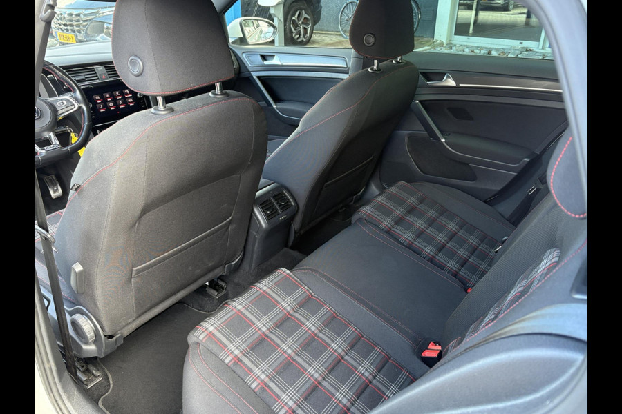 Volkswagen Golf 2.0 TSI GTI Performance 245pk | Virtual Cockpit | Stoelverwarming | Achteruitrijcamera | Adaptive Cruise |