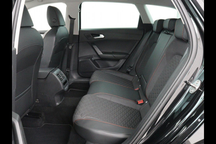 Seat Leon 1.4 TSI eHybrid PHEV FR | Stoelverwarming | Adaptive cruise | Navigatie | Sfeerverlichting | Stuurverwarming | Full LED | Sportstoelen | Side Assist | Parkeerhulp | Plug In