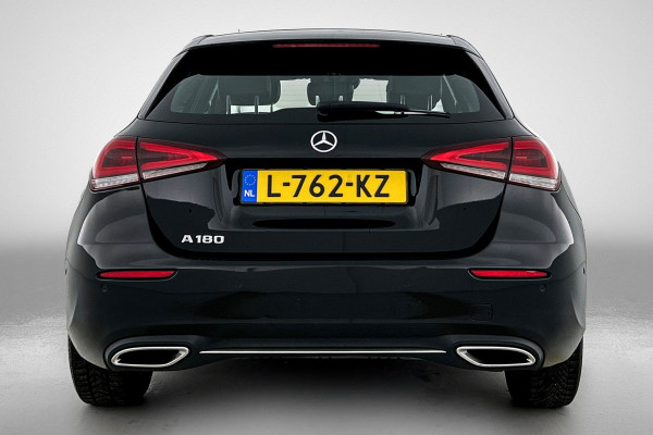 Mercedes-Benz A-Klasse 180 Business Solution Luxury (SFEERVERLICHTING, STOELVERWARMING, CAMERA, 1e EIGENAAR)