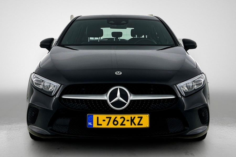 Mercedes-Benz A-Klasse 180 Business Solution Luxury (SFEERVERLICHTING, STOELVERWARMING, CAMERA, 1e EIGENAAR)