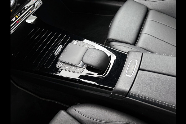 Mercedes-Benz A-Klasse 180 Business Solution Luxury (SFEERVERLICHTING, STOELVERWARMING, CAMERA, 1e EIGENAAR)