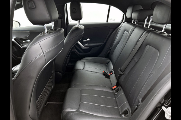 Mercedes-Benz A-Klasse 180 Business Solution Luxury (SFEERVERLICHTING, STOELVERWARMING, CAMERA, 1e EIGENAAR)