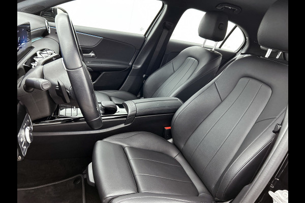 Mercedes-Benz A-Klasse 180 Business Solution Luxury (SFEERVERLICHTING, STOELVERWARMING, CAMERA, 1e EIGENAAR)