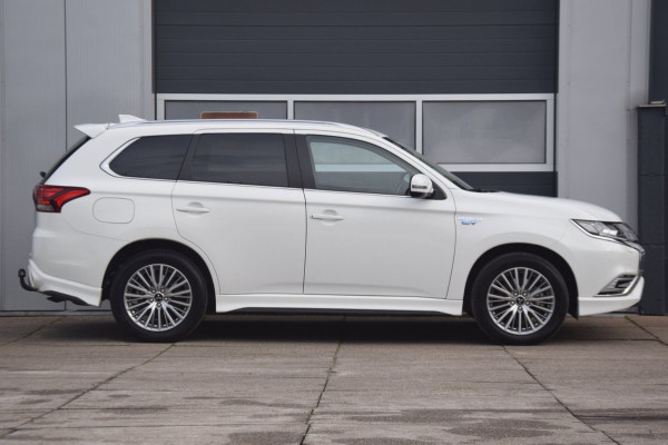 Mitsubishi Outlander 2.4 PHEV Pure+ Leer / Trekhaak / Side skirts