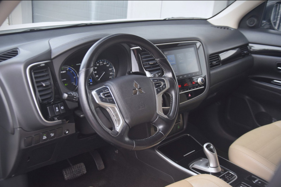 Mitsubishi Outlander 2.4 PHEV Pure+ Leer / Trekhaak / Side skirts