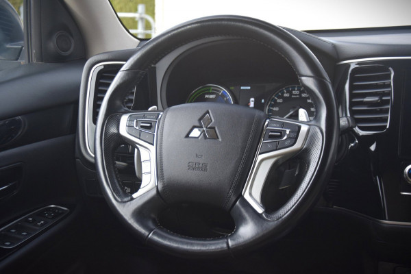 Mitsubishi Outlander 2.4 PHEV Pure+ Leer / Trekhaak / Side skirts