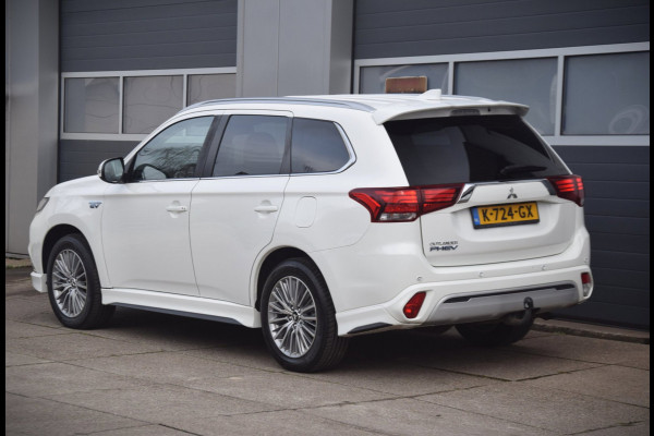 Mitsubishi Outlander 2.4 PHEV Pure+ Leer / Trekhaak / Side skirts