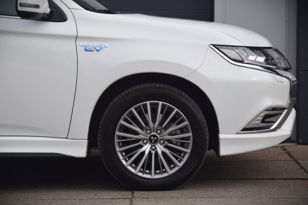 Mitsubishi Outlander 2.4 PHEV Pure+ Leer / Trekhaak / Side skirts