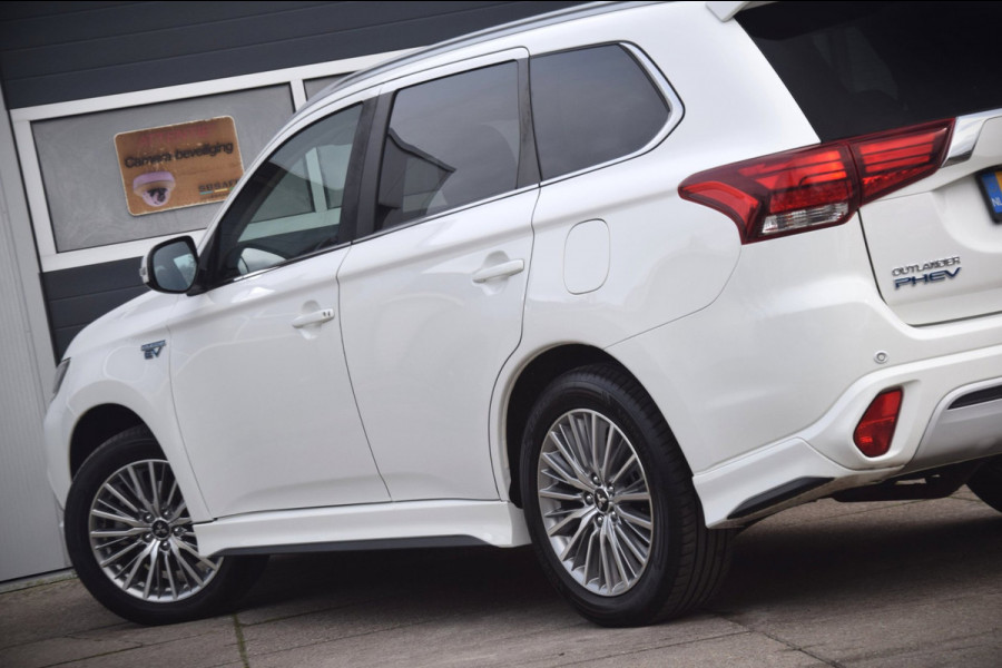Mitsubishi Outlander 2.4 PHEV Pure+ Leer / Trekhaak / Side skirts