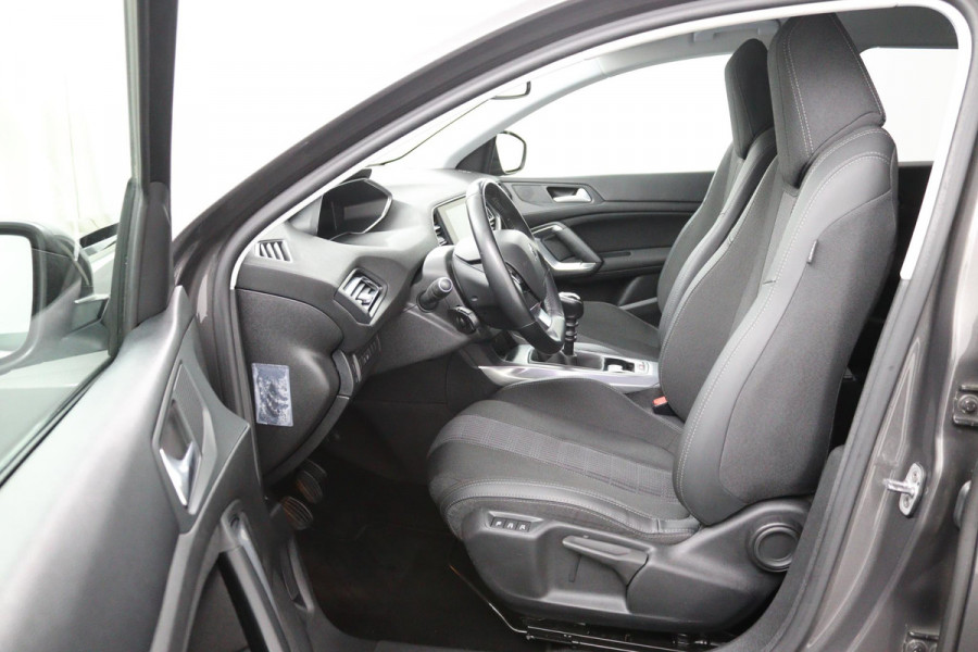 Peugeot 308 SW 1.2*CARPLAY*MASSAGE*VIRTUAL DISP*CAM*NAVI*ECC*TEL*