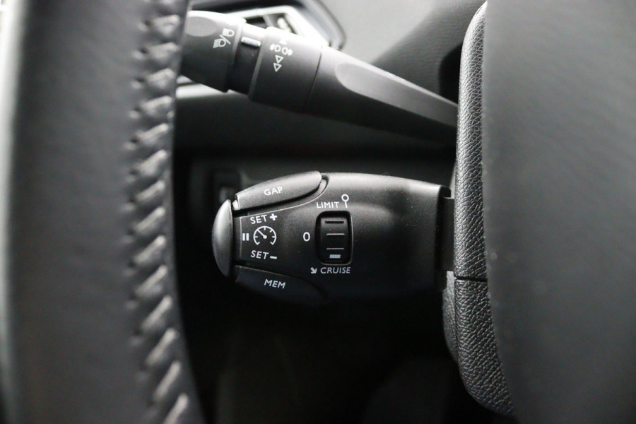 Peugeot 308 SW 1.2*CARPLAY*MASSAGE*VIRTUAL DISP*CAM*NAVI*ECC*TEL*