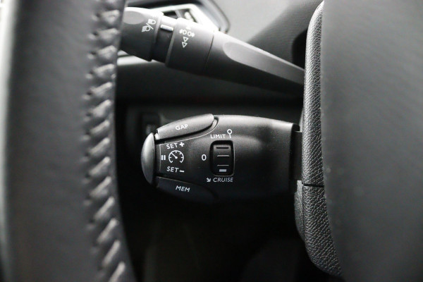 Peugeot 308 SW 1.2*CARPLAY*MASSAGE*VIRTUAL DISP*CAM*NAVI*ECC*TEL*