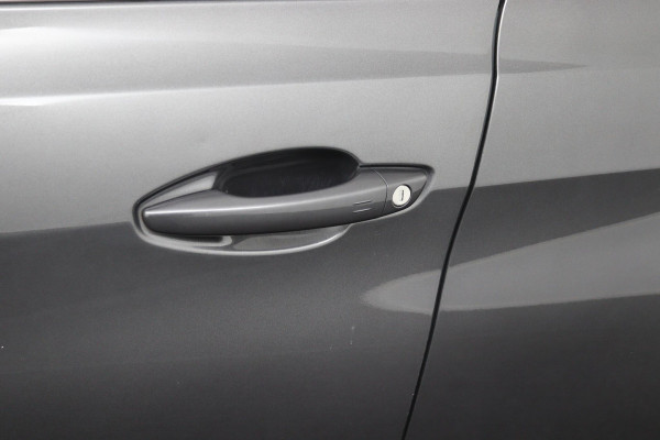 Peugeot 308 SW 1.2*CARPLAY*MASSAGE*VIRTUAL DISP*CAM*NAVI*ECC*TEL*