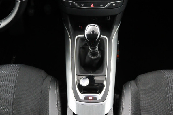 Peugeot 308 SW 1.2*CARPLAY*MASSAGE*VIRTUAL DISP*CAM*NAVI*ECC*TEL*