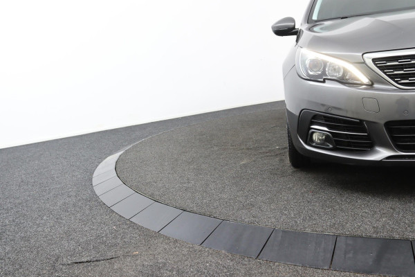 Peugeot 308 SW 1.2*CARPLAY*MASSAGE*VIRTUAL DISP*CAM*NAVI*ECC*TEL*