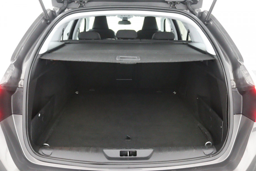 Peugeot 308 SW 1.2*CARPLAY*MASSAGE*VIRTUAL DISP*CAM*NAVI*ECC*TEL*