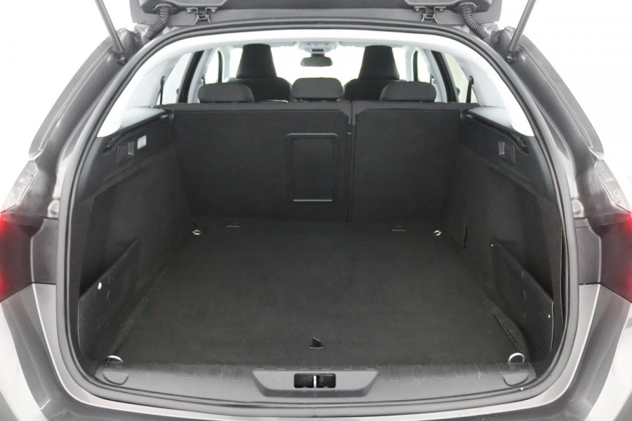 Peugeot 308 SW 1.2*CARPLAY*MASSAGE*VIRTUAL DISP*CAM*NAVI*ECC*TEL*