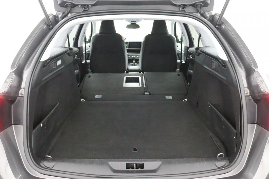 Peugeot 308 SW 1.2*CARPLAY*MASSAGE*VIRTUAL DISP*CAM*NAVI*ECC*TEL*