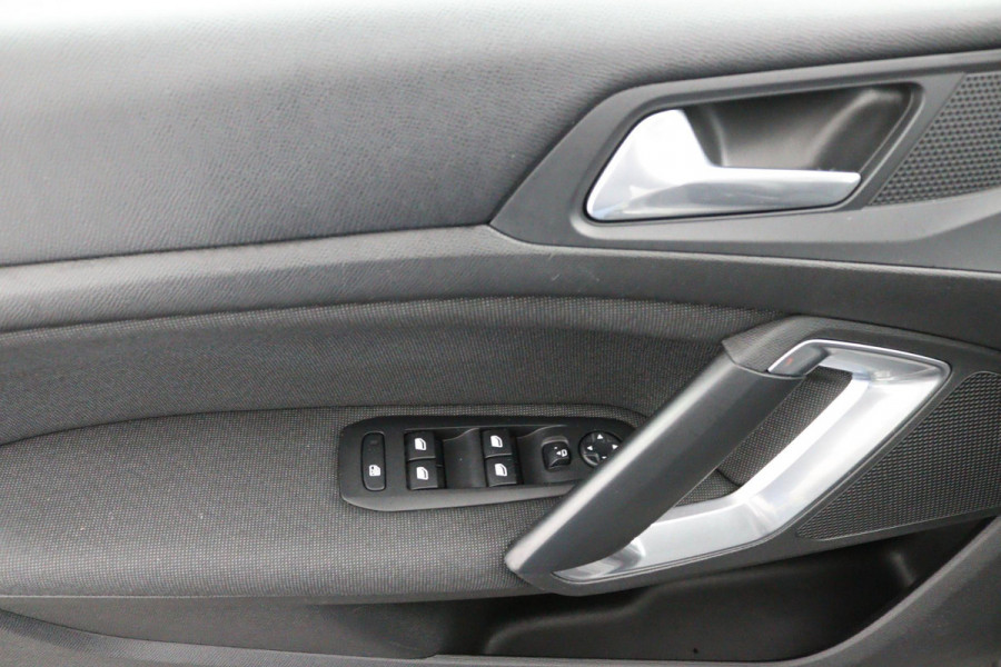 Peugeot 308 SW 1.2*CARPLAY*MASSAGE*VIRTUAL DISP*CAM*NAVI*ECC*TEL*