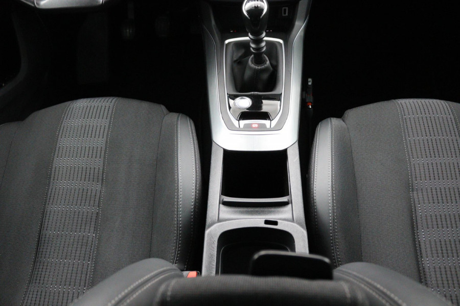 Peugeot 308 SW 1.2*CARPLAY*MASSAGE*VIRTUAL DISP*CAM*NAVI*ECC*TEL*