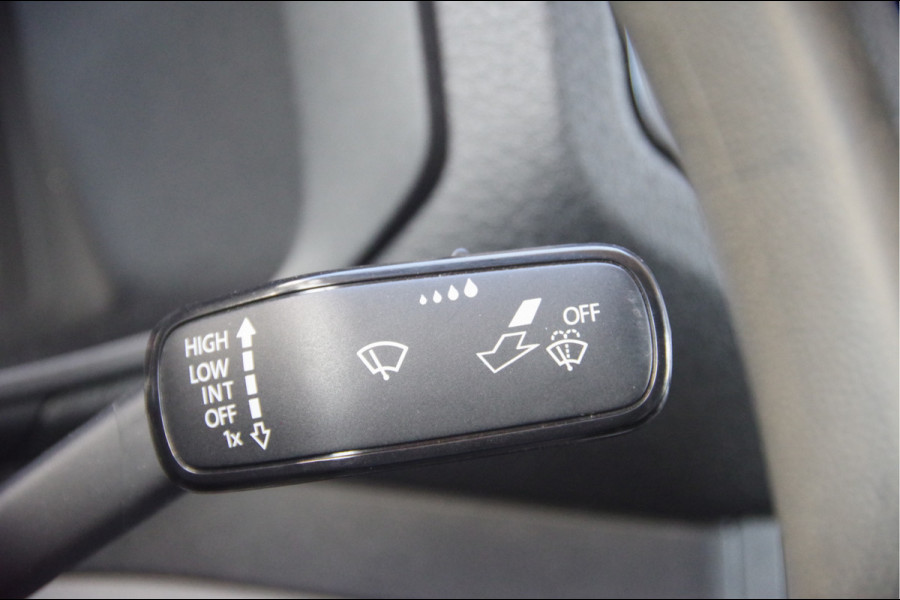 Volkswagen Crafter 35 2.0 TDI L3H3 177PK AUT. LED, STOELVERWARMING, TREKHAAK, ERGO ACTIVE GEVEERDE STOEL, CLIMATE CONTROL, CAMERA, NAVI, PARKEERSEN